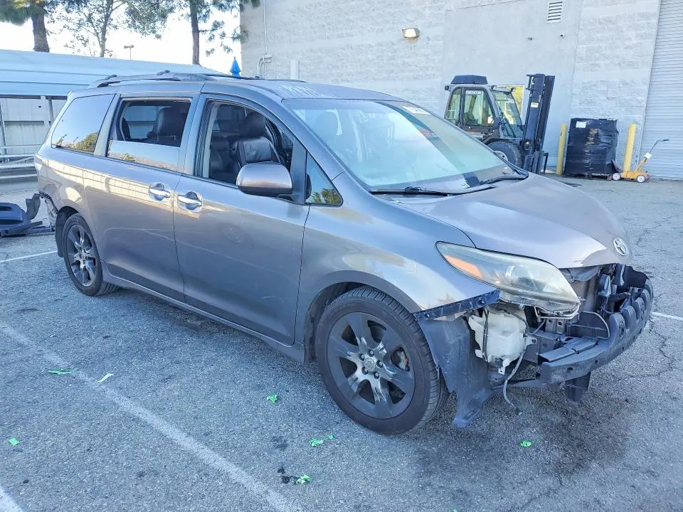 2015 TOYOTA SIENNA SPORT  
