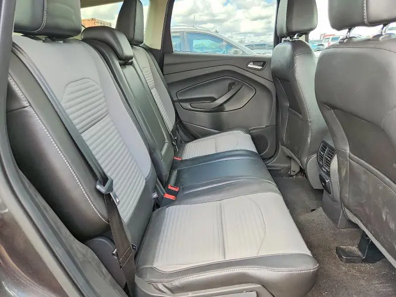 2017 FORD ESCAPE SE  
