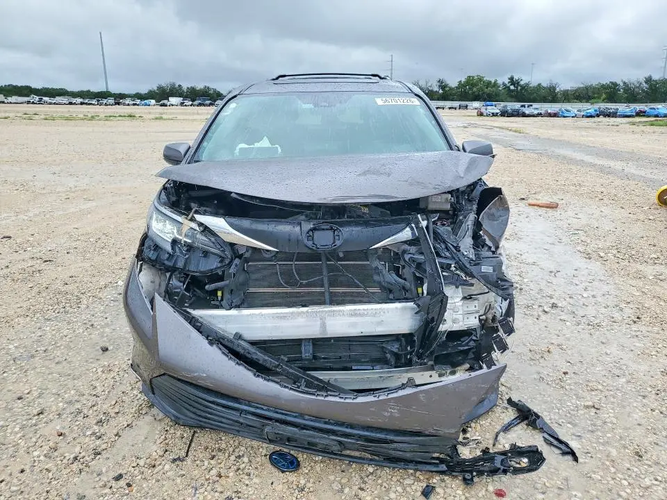 2022 TOYOTA SIENNA   