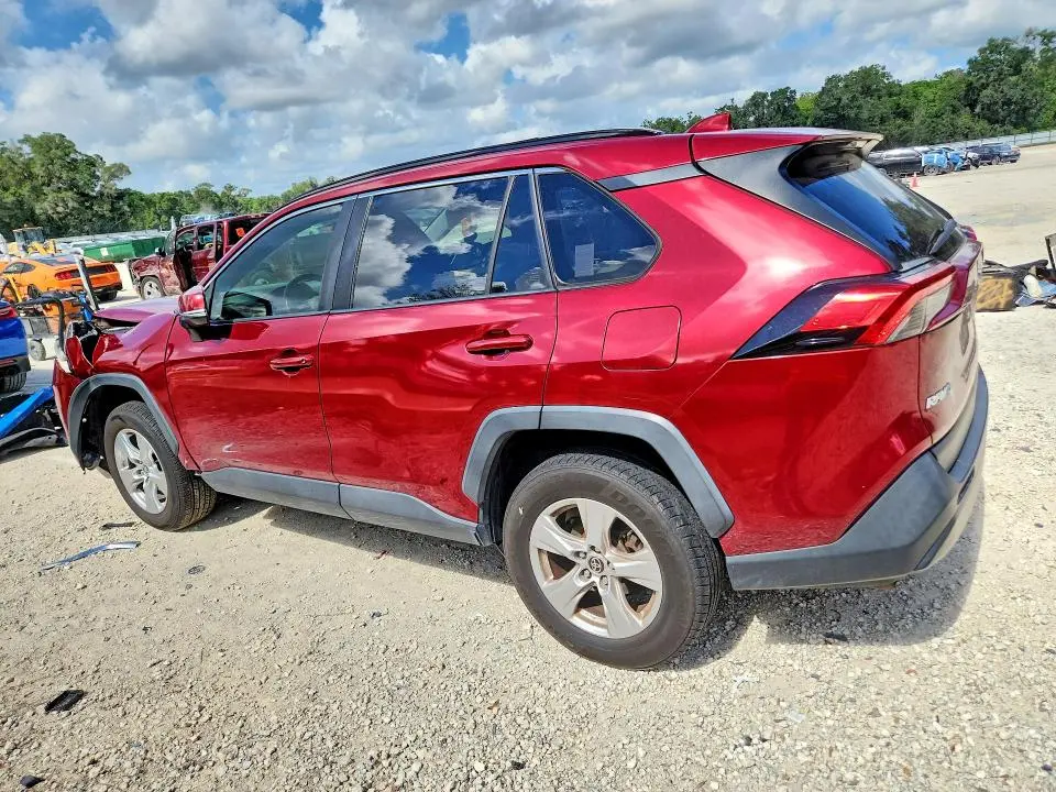 2020 TOYOTA RAV4 XLE  