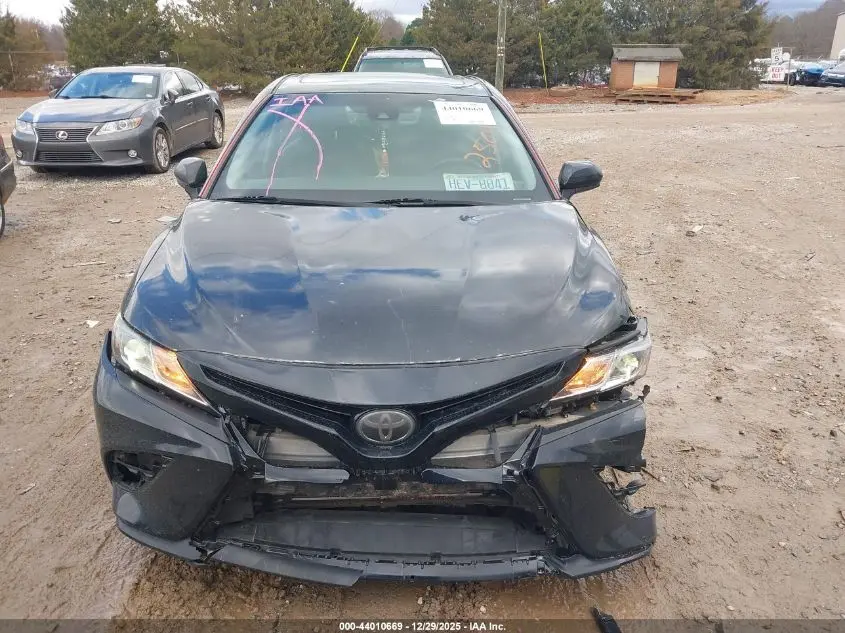 2018 TOYOTA CAMRY SE