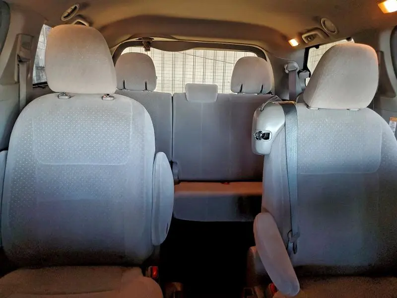 2015 TOYOTA SIENNA LE 8-PASSENGER  