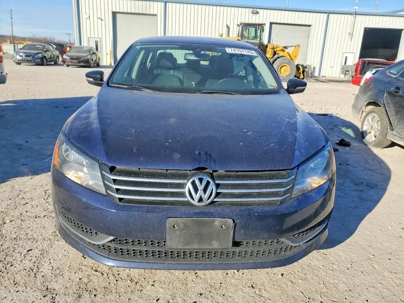 2013 VOLKSWAGEN PASSAT SE  