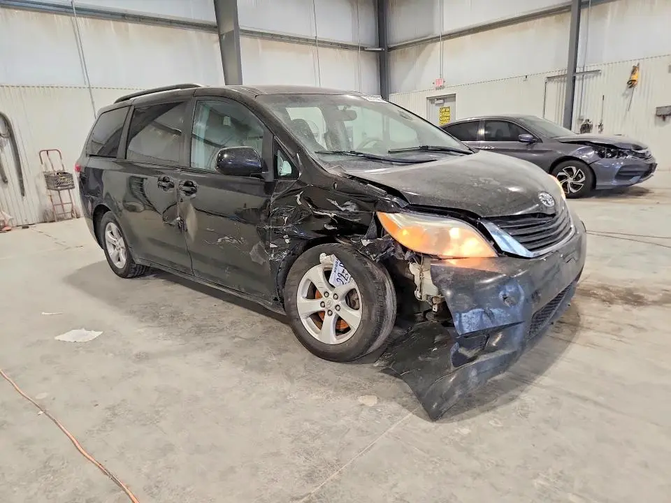 2011 TOYOTA SIENNA LE  