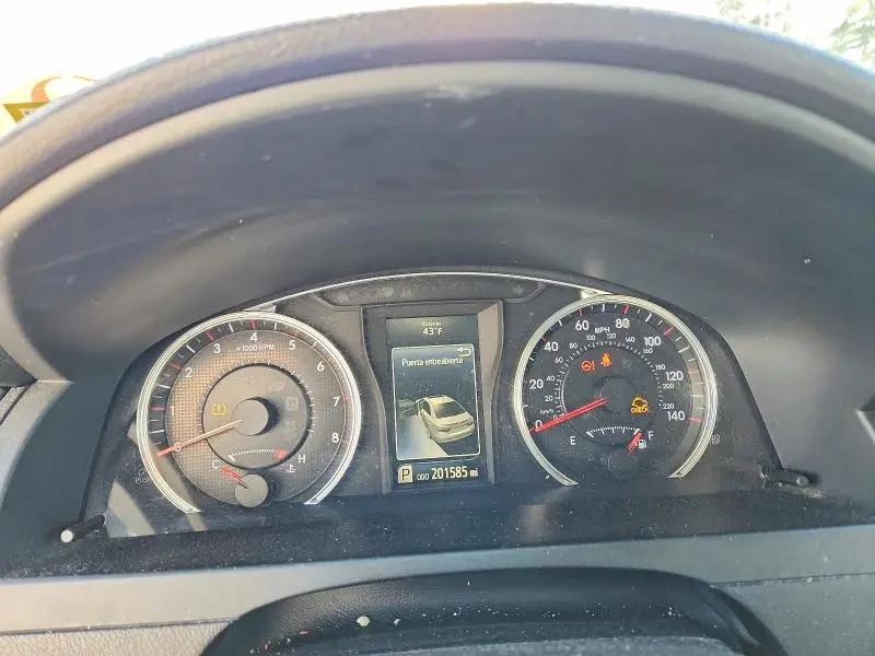 2016 TOYOTA CAMRY SE  