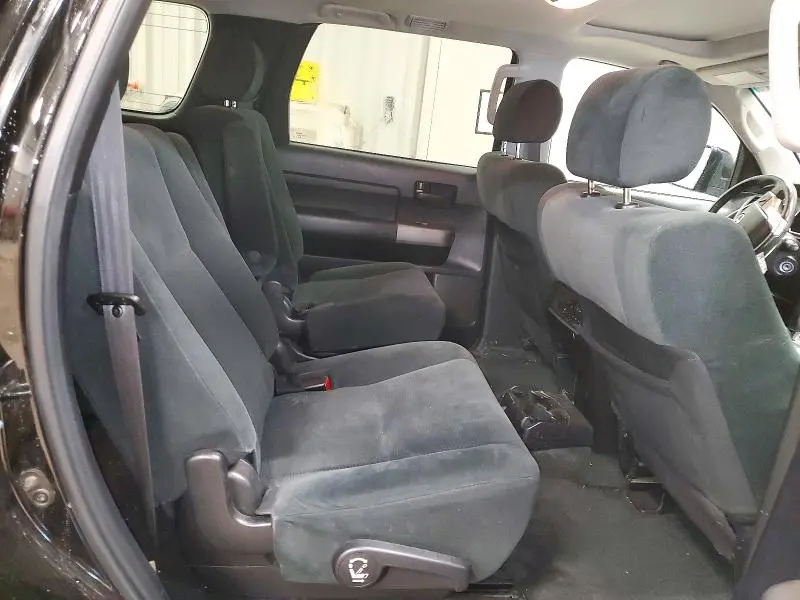 2016 TOYOTA SEQUOIA SR5  