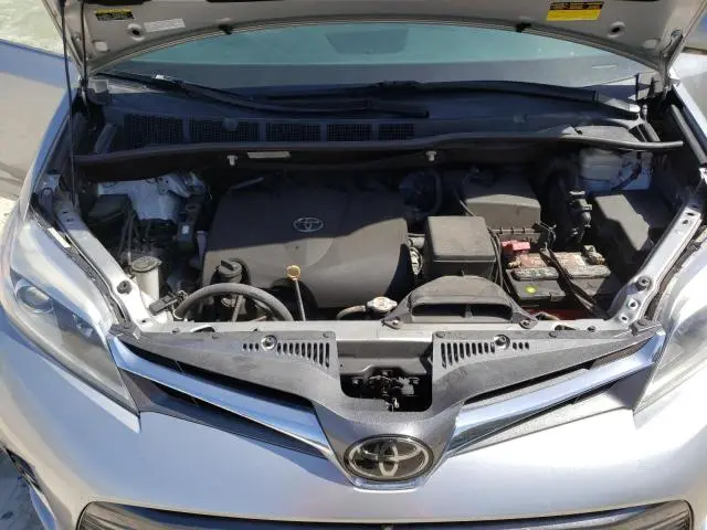 2020 TOYOTA SIENNA XLE  