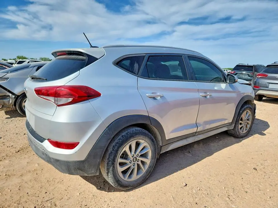 2017 HYUNDAI TUCSON SE  