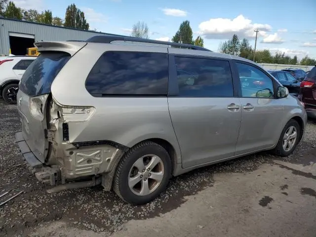 2015 TOYOTA SIENNA LE  