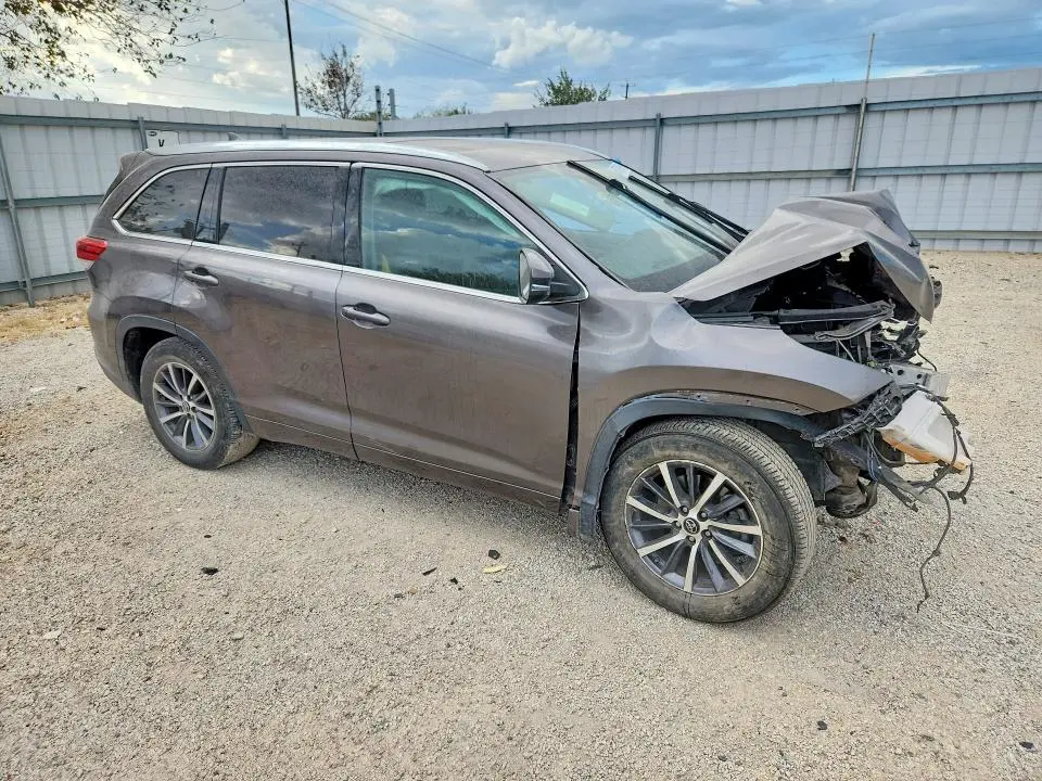 2018 TOYOTA HIGHLANDER XLE  