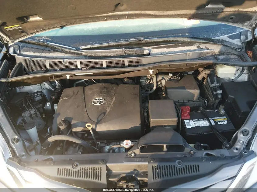 2017 TOYOTA SIENNA LE