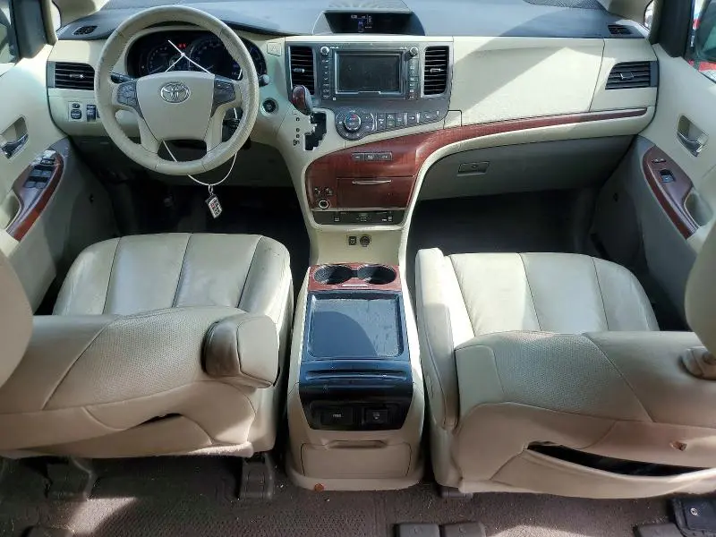 2011 TOYOTA SIENNA   