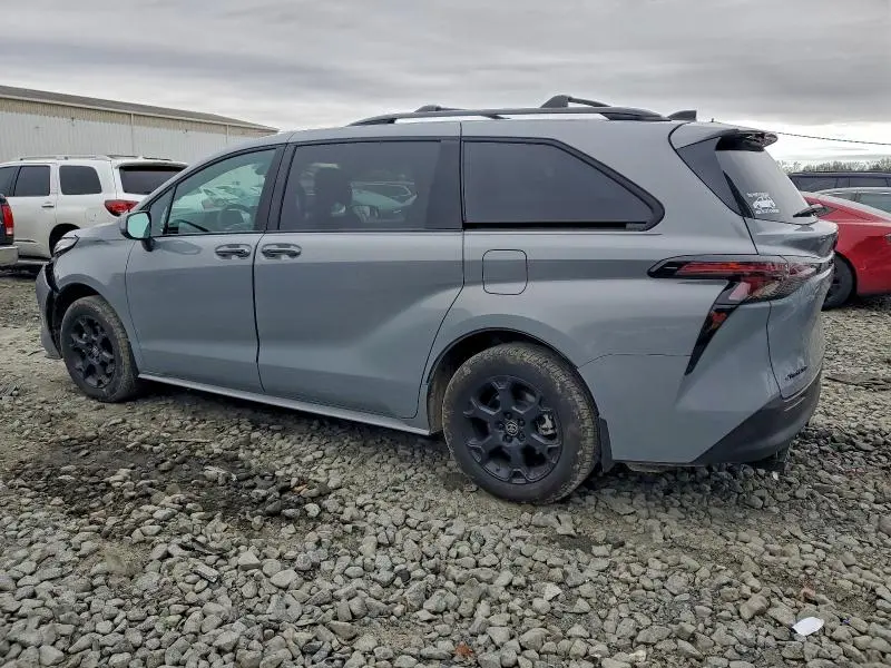 2025 TOYOTA SIENNA XSE  