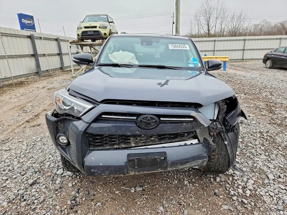 2024 TOYOTA 4RUNNER SR5/SR5 PREMIUM  