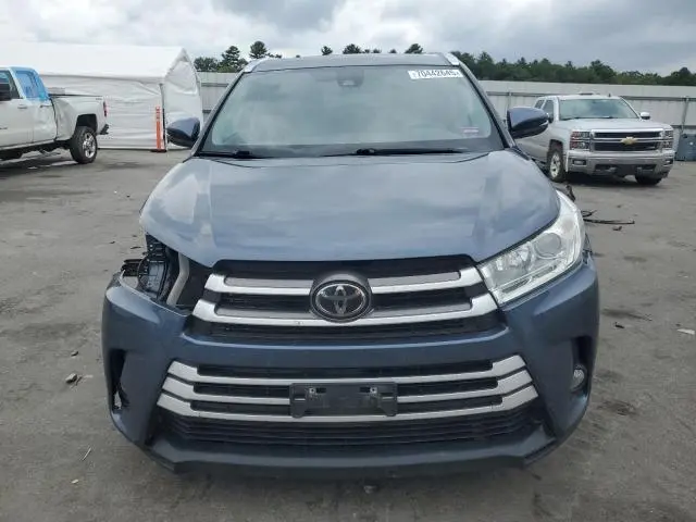 2019 TOYOTA HIGHLANDER SE  