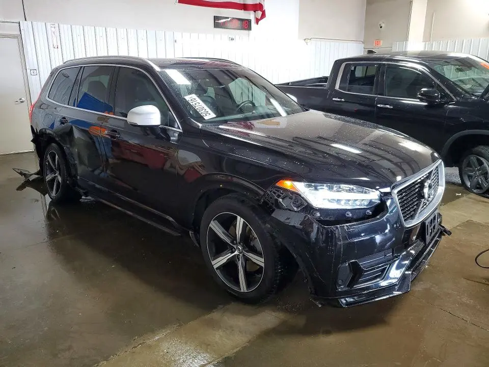 2017 VOLVO XC90 T6  