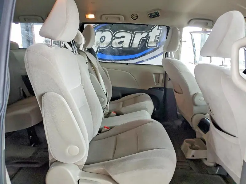 2016 TOYOTA SIENNA LE  