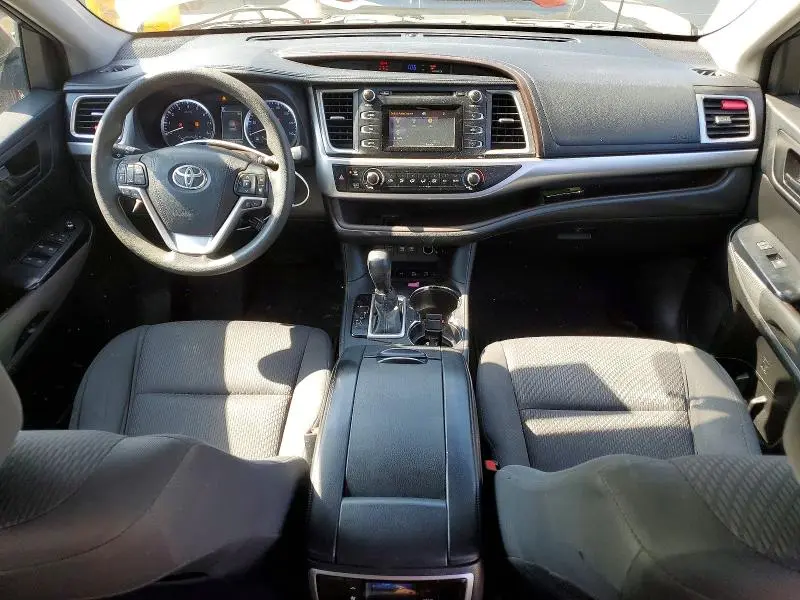 2017 TOYOTA HIGHLANDER LE  