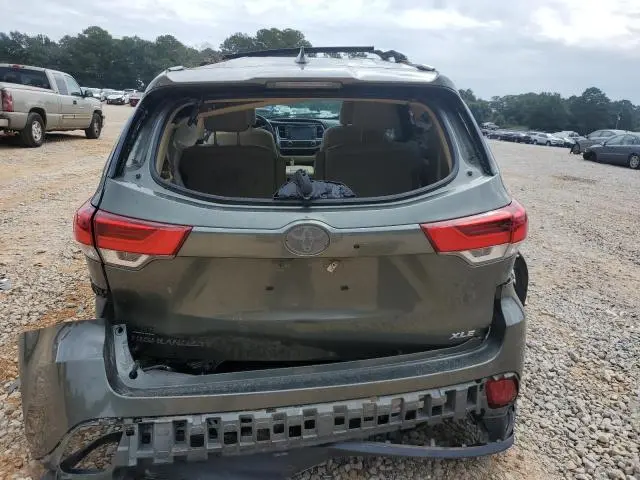 2017 TOYOTA HIGHLANDER SE