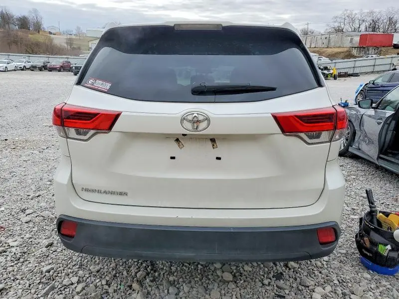 2019 TOYOTA HIGHLANDER LE  