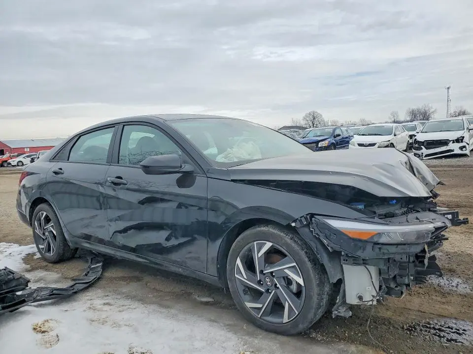 2025 HYUNDAI ELANTRA SEL SPORT  