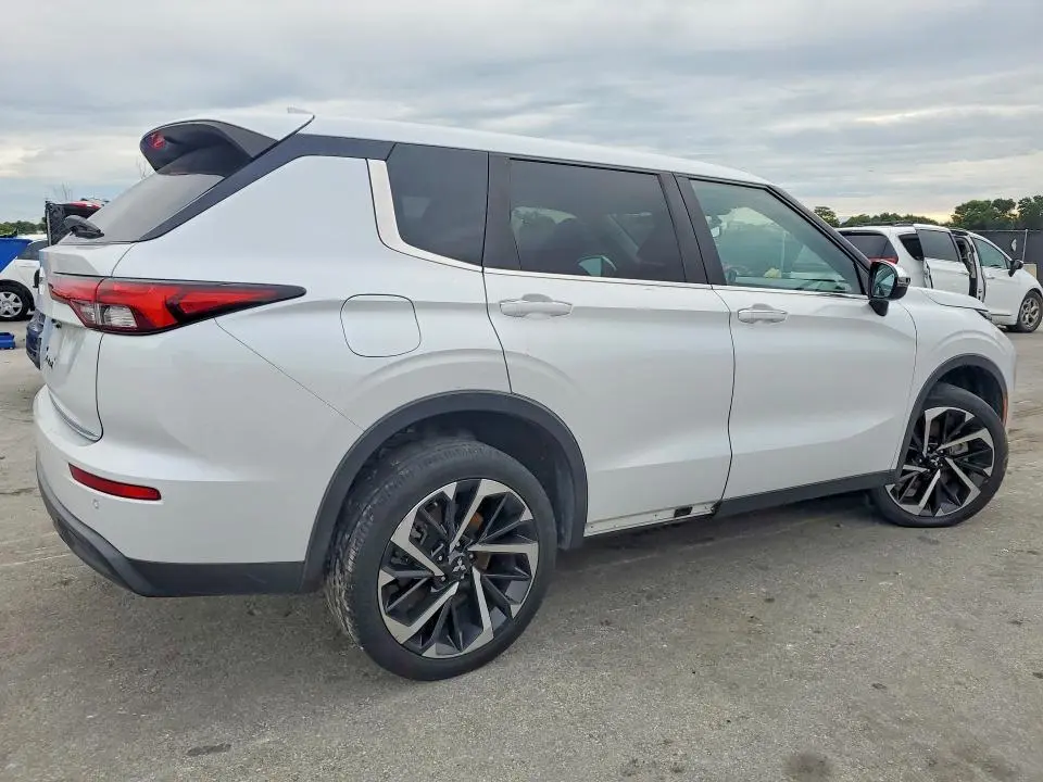 2022 MITSUBISHI OUTLANDER ES  