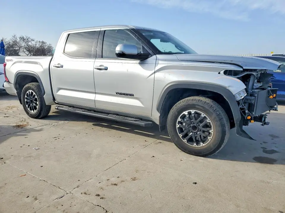 2023 TOYOTA TUNDRA SR5  
