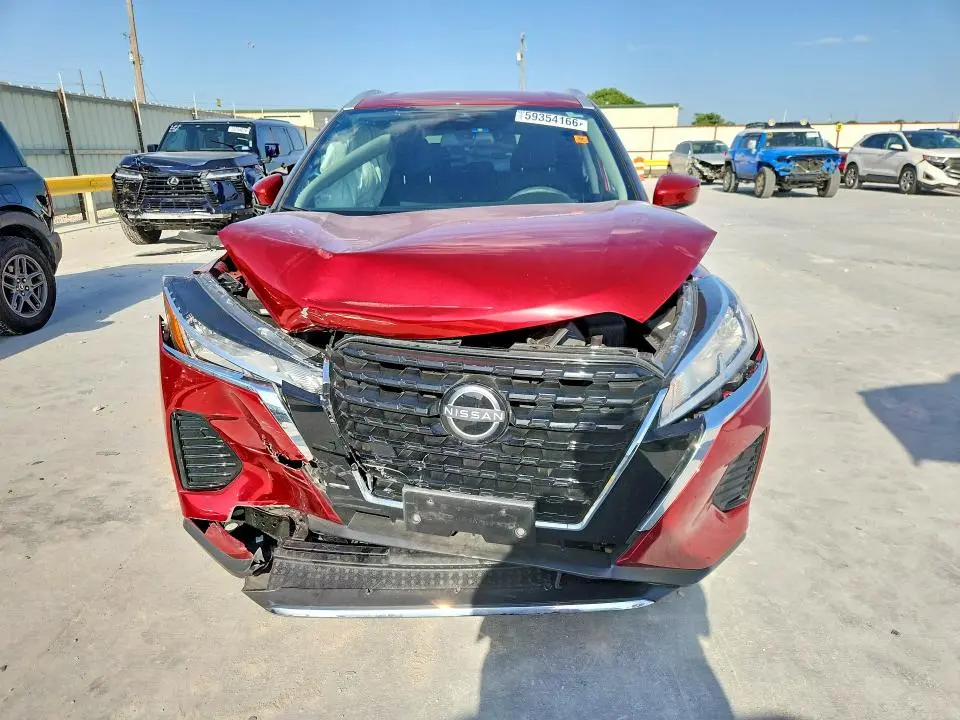 2024 NISSAN KICKS SV  