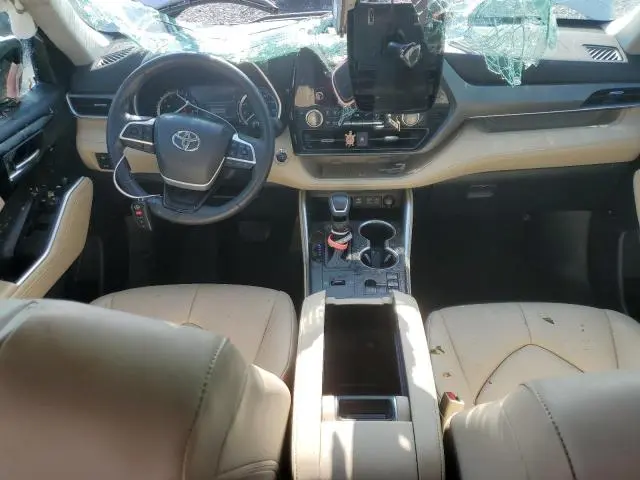 2024 TOYOTA HIGHLANDER LE  