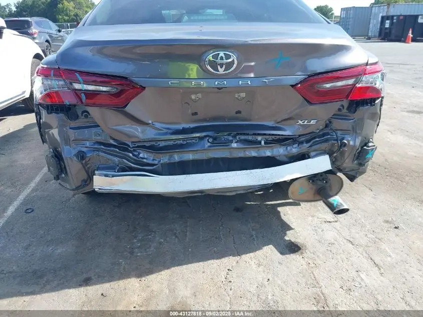 2022 TOYOTA CAMRY XLE