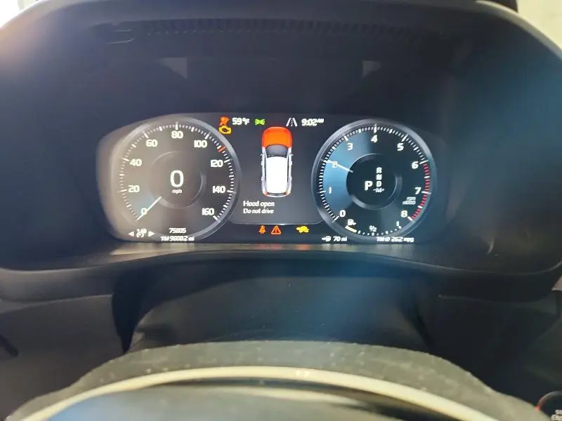 2021 VOLVO XC40 T4 MOMENTUM  