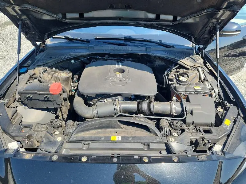 2017 JAGUAR XE PREMIUM  