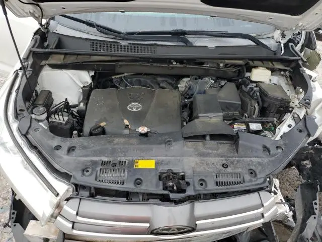 2018 TOYOTA HIGHLANDER SE  