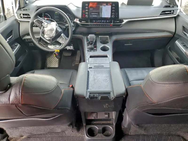 2022 TOYOTA SIENNA XSE  