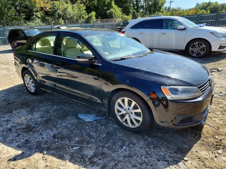 2013 VOLKSWAGEN JETTA SE  
