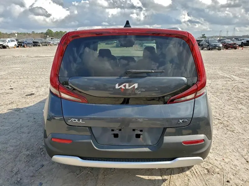 2022 KIA SOUL LX  