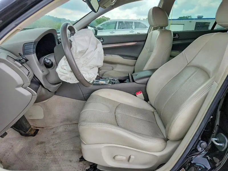 2015 INFINITI Q40 BASE  