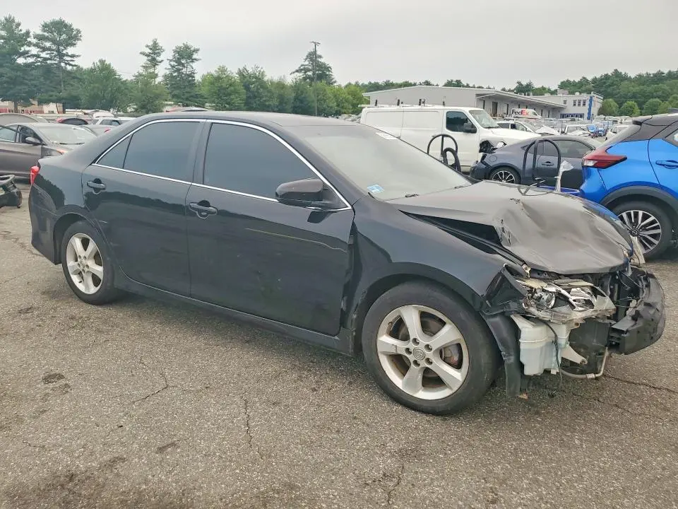 2013 TOYOTA CAMRY SE  