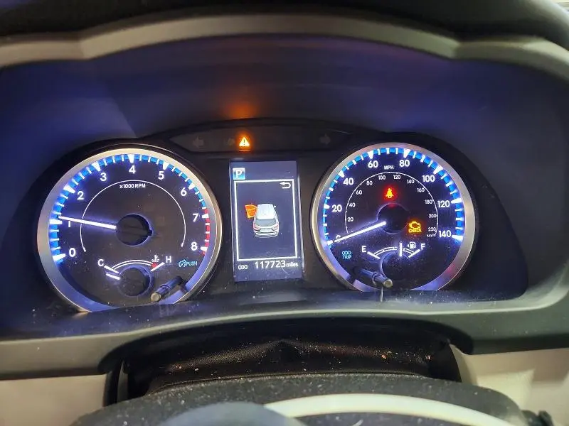 2019 TOYOTA HIGHLANDER LE  
