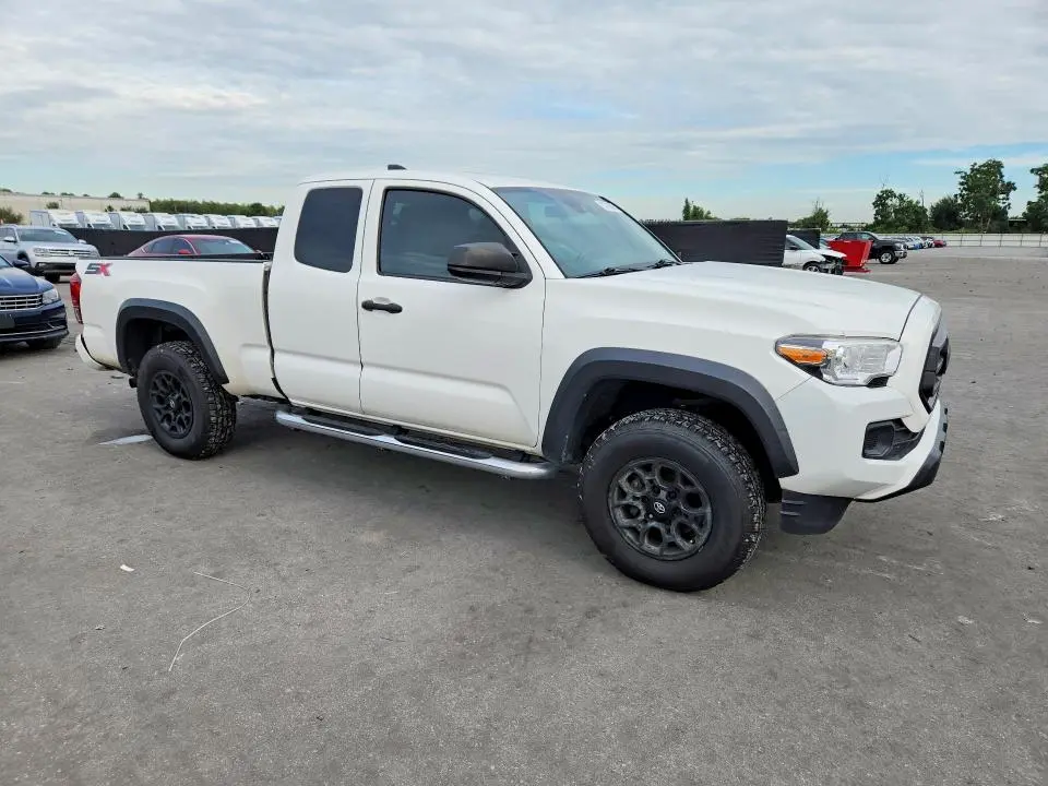 2022 TOYOTA TACOMA SR  
