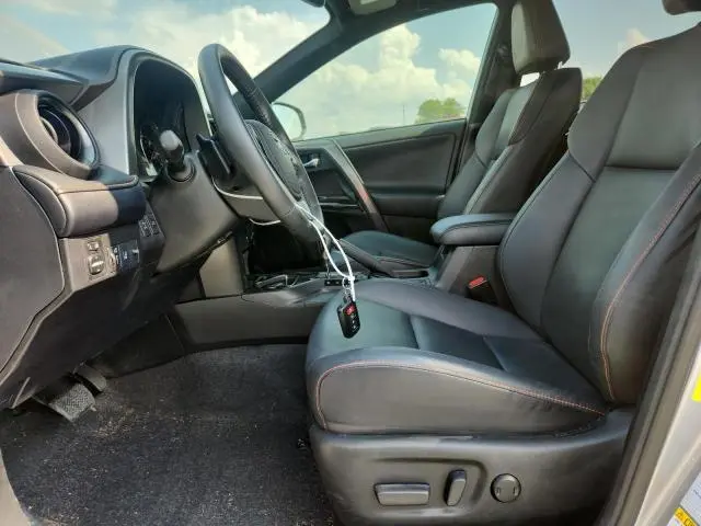 2018 TOYOTA RAV4 SE  