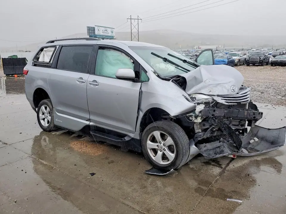 2015 TOYOTA SIENNA LE  