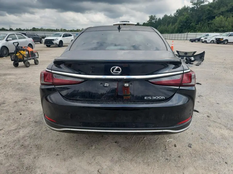 2025 LEXUS ES 300H BASE  