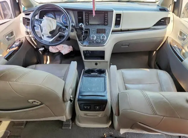 2019 TOYOTA SIENNA XLE  