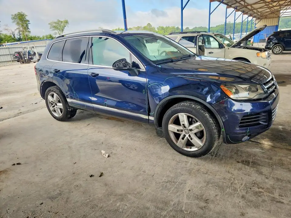 2011 VOLKSWAGEN TOUAREG V6  