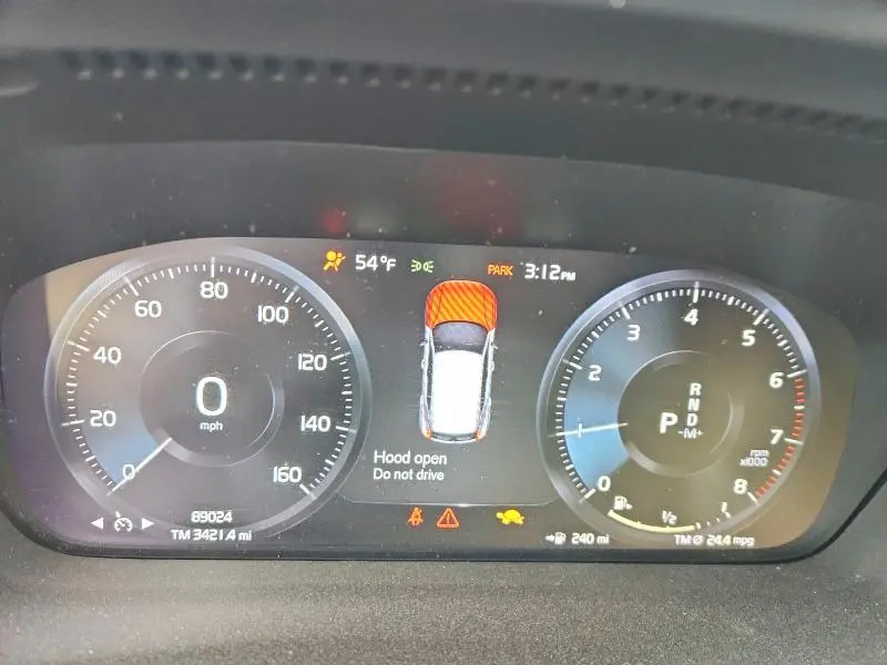 2020 VOLVO XC40 T5 MOMENTUM  