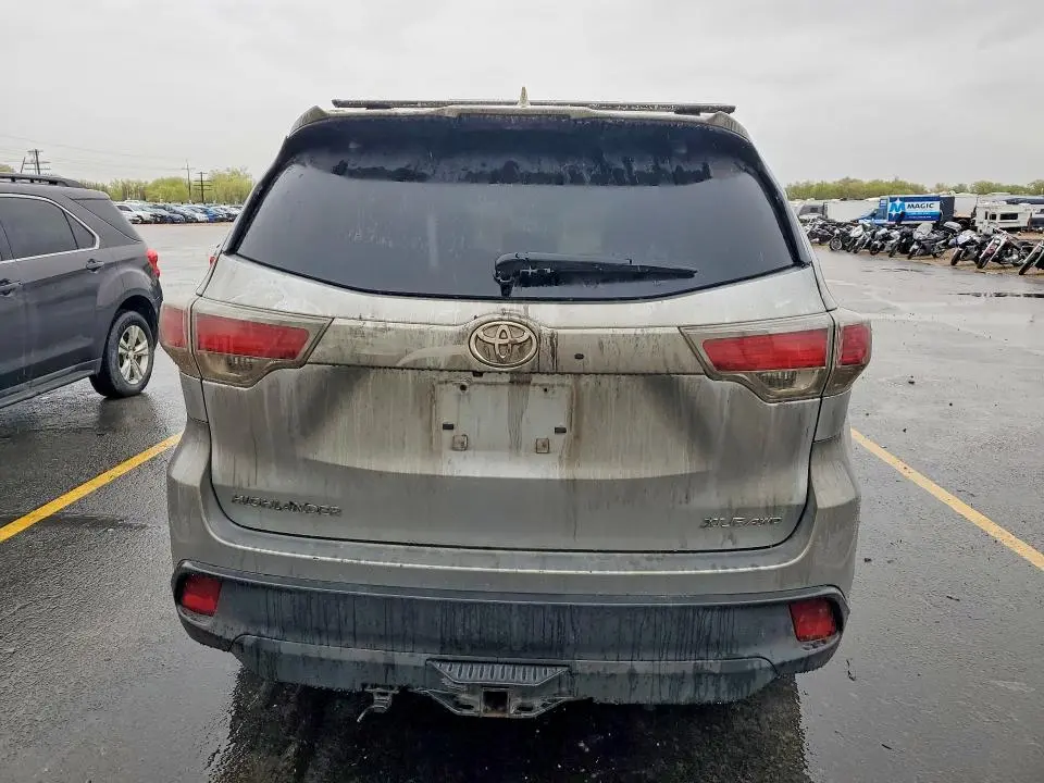 2016 TOYOTA HIGHLANDER XLE  