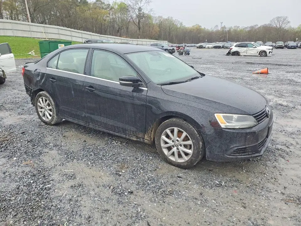 2013 VOLKSWAGEN JETTA SE  