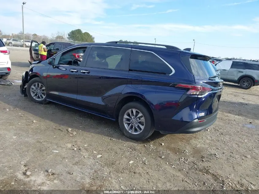 2024 TOYOTA SIENNA XLE