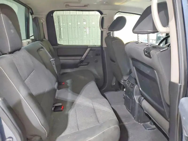 2014 NISSAN TITAN SV  